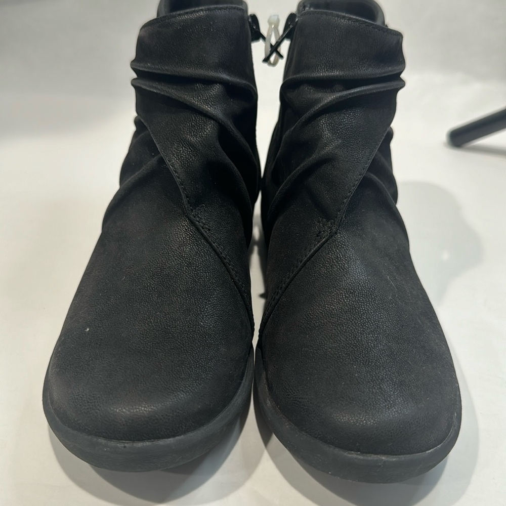 CLARKS  boots